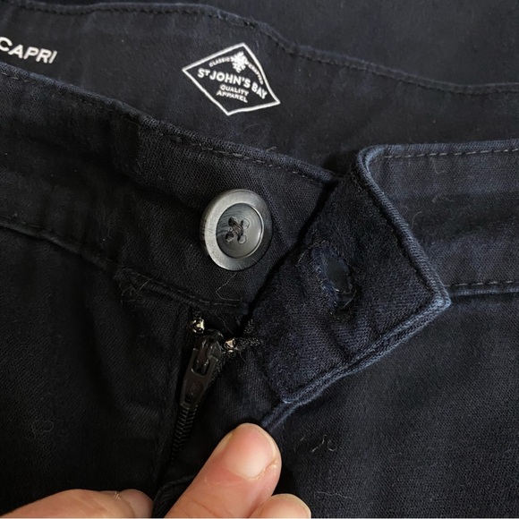 St.John’s Bay Black Cropped Capri Pants - Picture 9 of 9